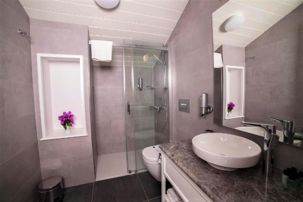 Triada Hotel Bueyuekada อดาลาร์ ภายนอก รูปภาพ